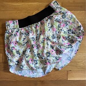 Senita Athletics Floral Prize Shorts Large